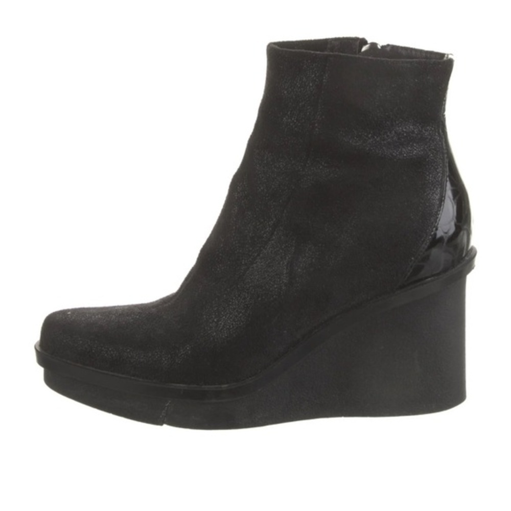 Donald J. Plainer Black Wedge Ankle Boots Size 10